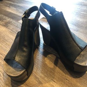 OTBT BLACK SANDALS SIZE 8